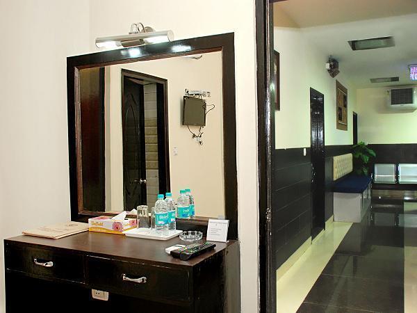 Hotel Lazeez Neu-Delhi Exterior foto